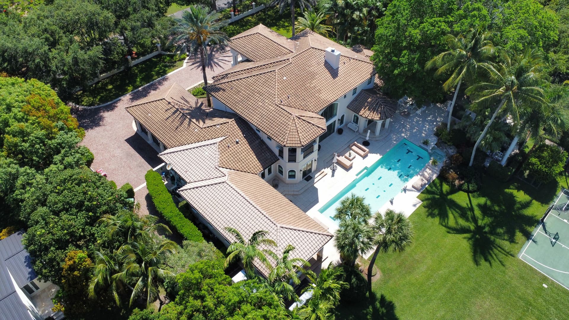 Gallery photos for Luxurious Tile Roofing Projects in Florida: Image #7