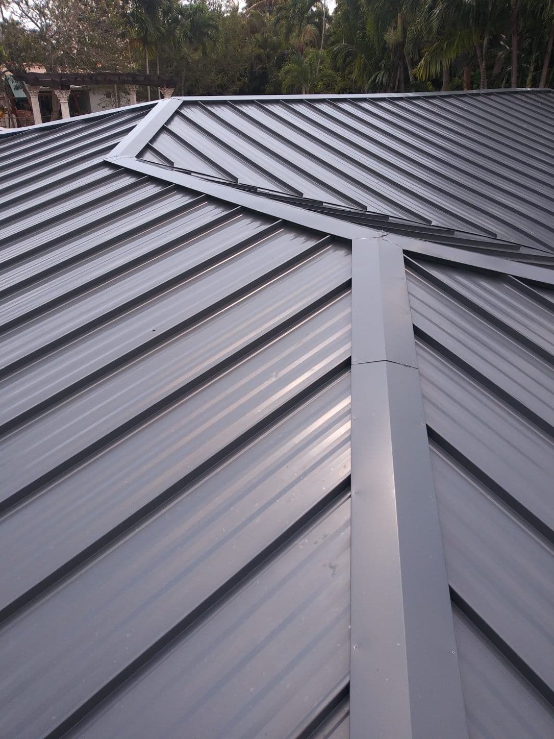 Modern Metal Roofing Solutions for Stylish Homes image