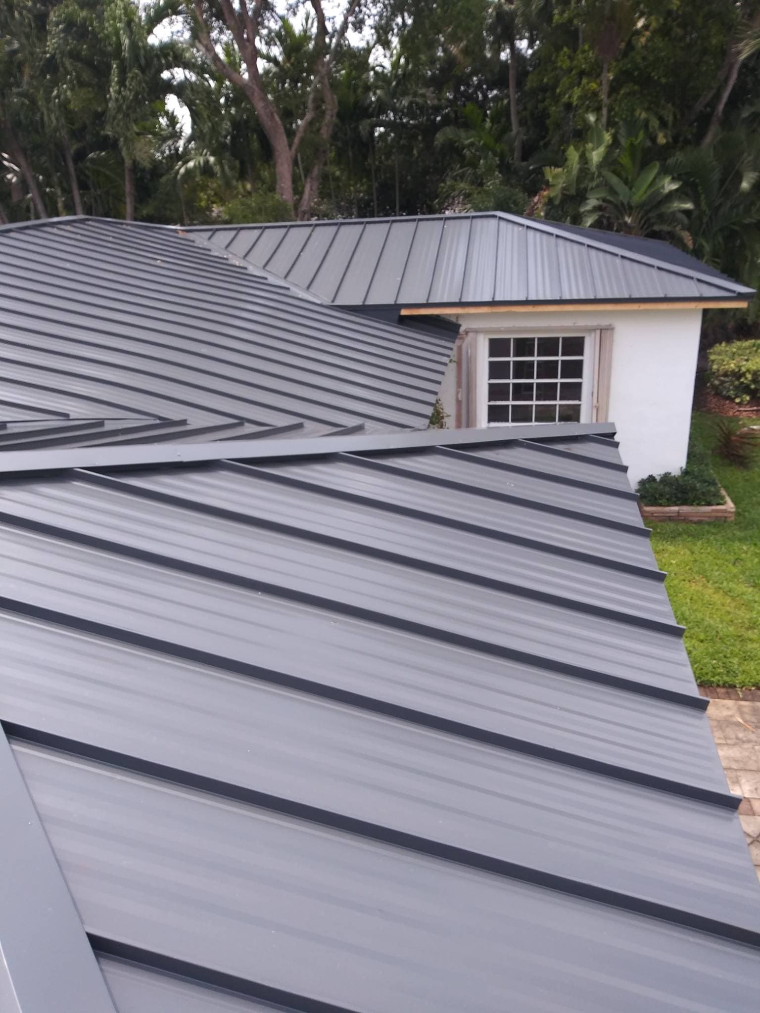 Gallery photos for Modern Metal Roofing Solutions for Stylish Homes: Image #1